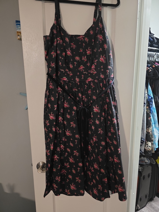 Torrid Curve Dresses & Skirts - Torrid Retro Chic Belted Swing Floral Dress Size 1